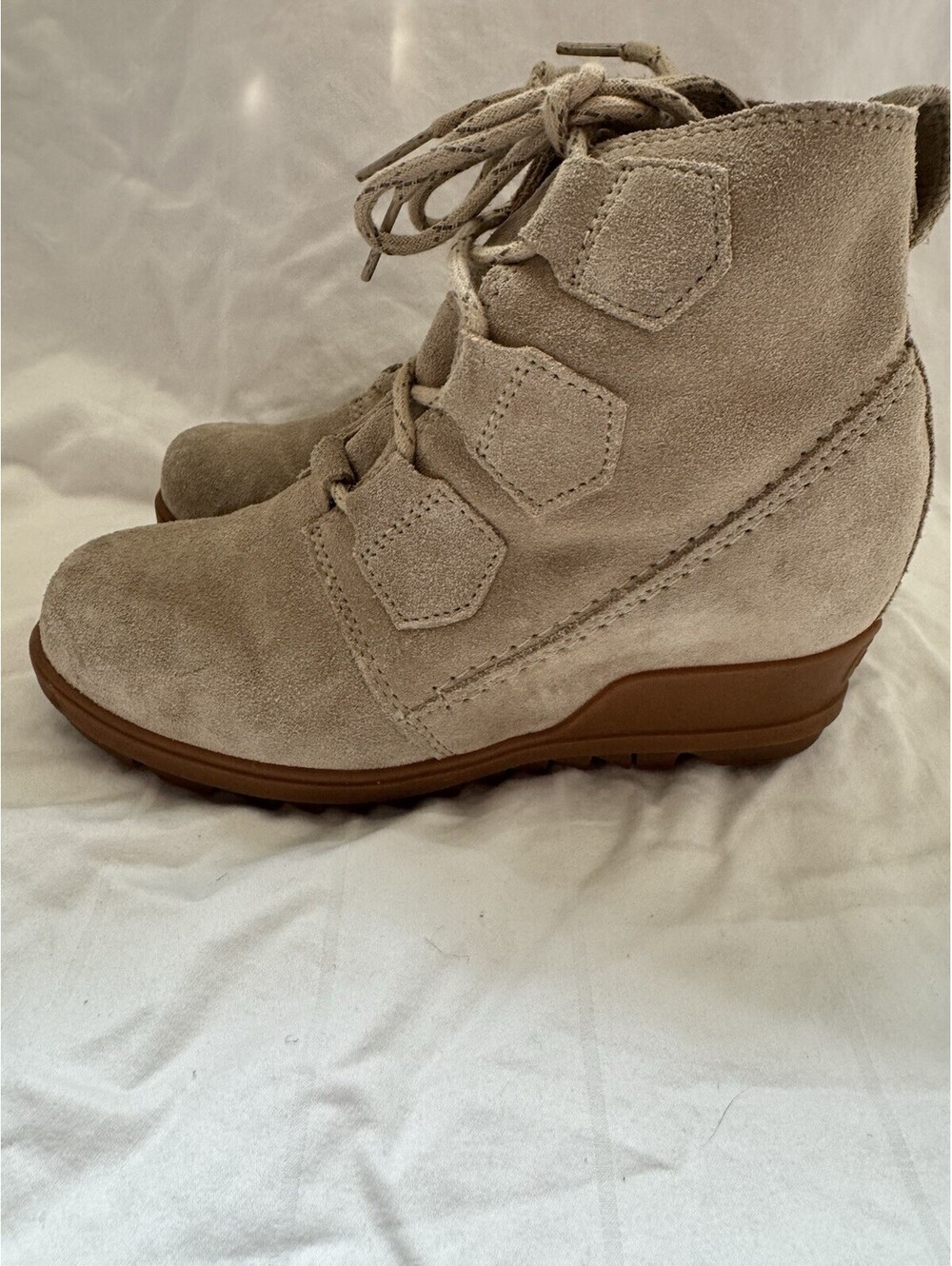 Sorel Evie Beige Suede Lace-Up Wedge Ankle Bootie Round Toe US 6 EU 37
